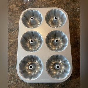 Pampered chef mini Bundt cake pan